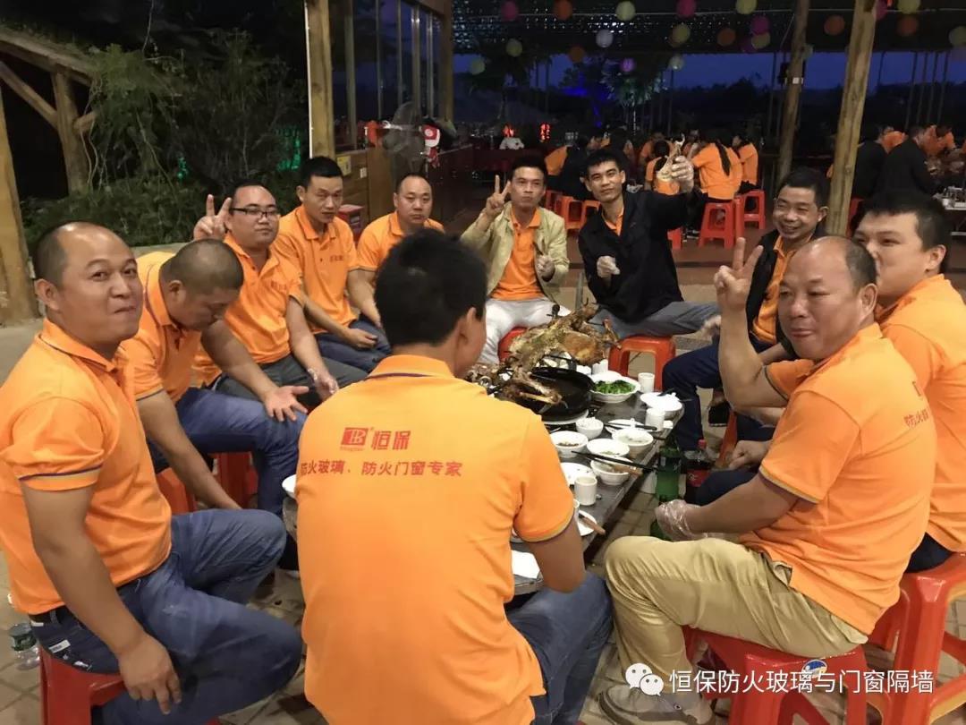 主題：“團(tuán)結(jié)”與“效率”！精誠團(tuán)結(jié)、再創(chuàng)新高！ --記公司在2017年10月17日組織了一場高明盈香戶外拓展旅游活動(dòng)